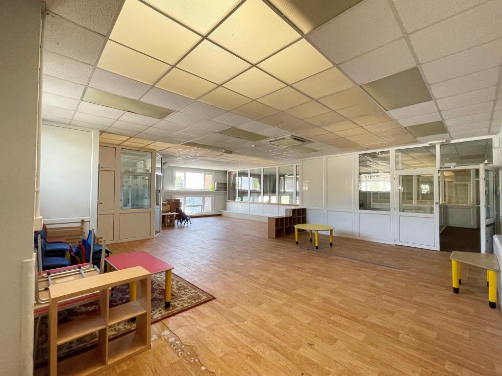 Lot: 121 - VACANT FORMER NURSERY WITH POTENTIAL FOR ALTERNATIVE SCHEME - First floor classroom three with toilets